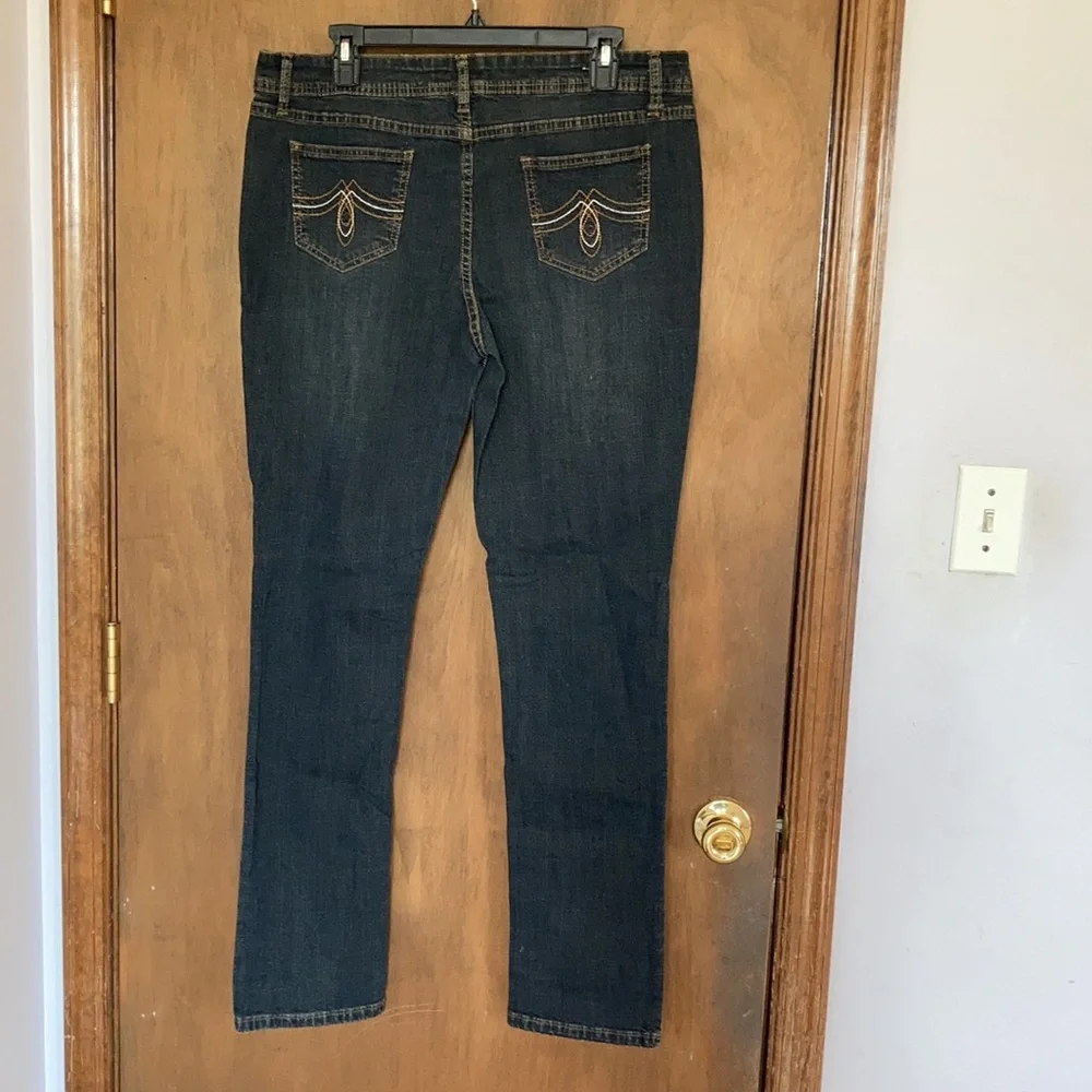 So skinny jean  with decorative stitching on back pockets size 15 - Picture 5 of 17